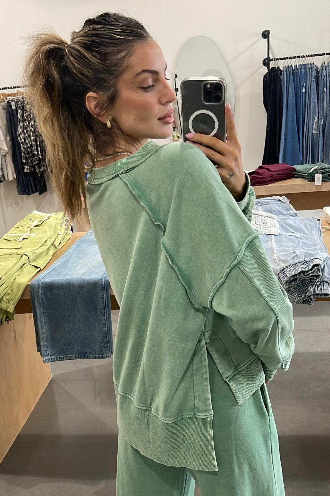 Raglan Oversized Sweatshirt