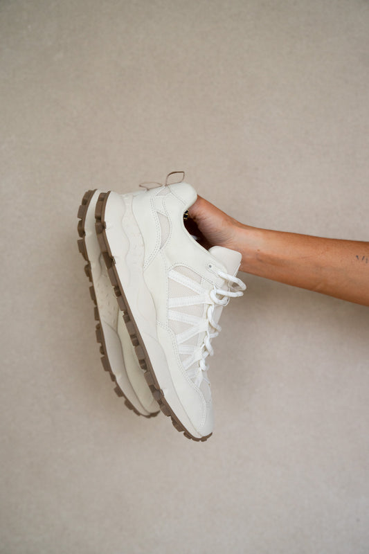 Nile Sneakers