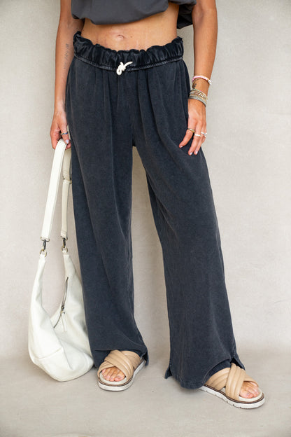It Girl Sweats (Multiple Colors)