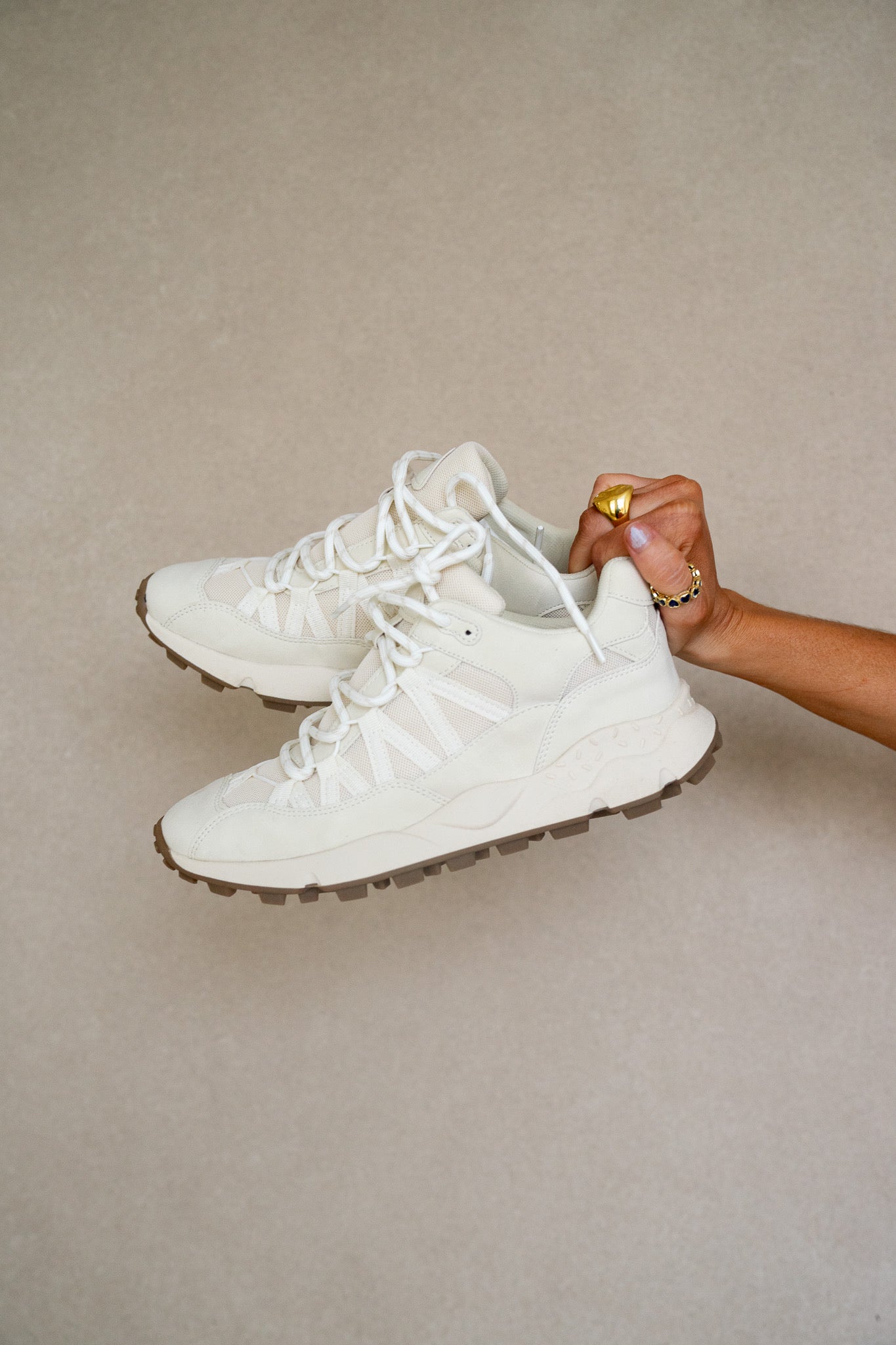 Nile Sneakers