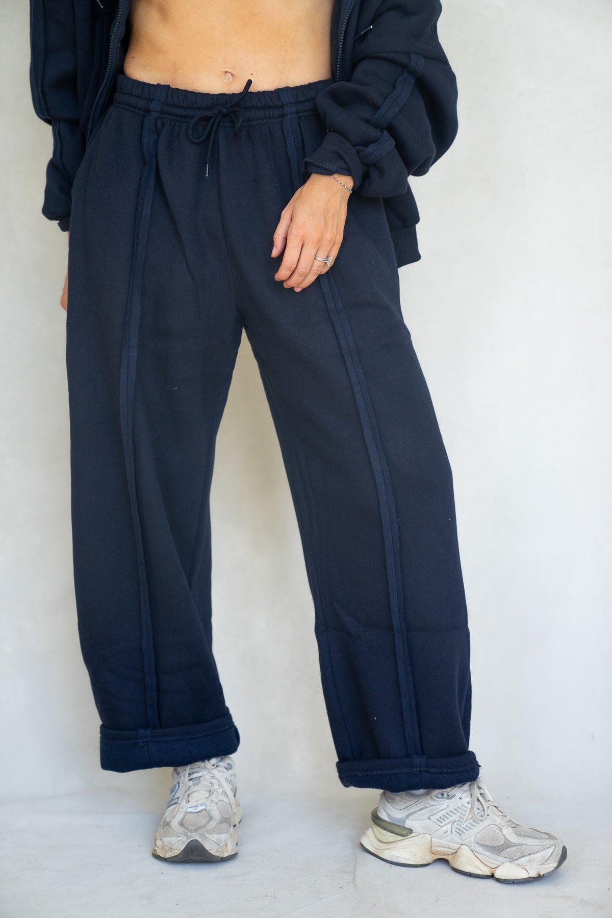 Halo Barrel Sweat Set - Navy