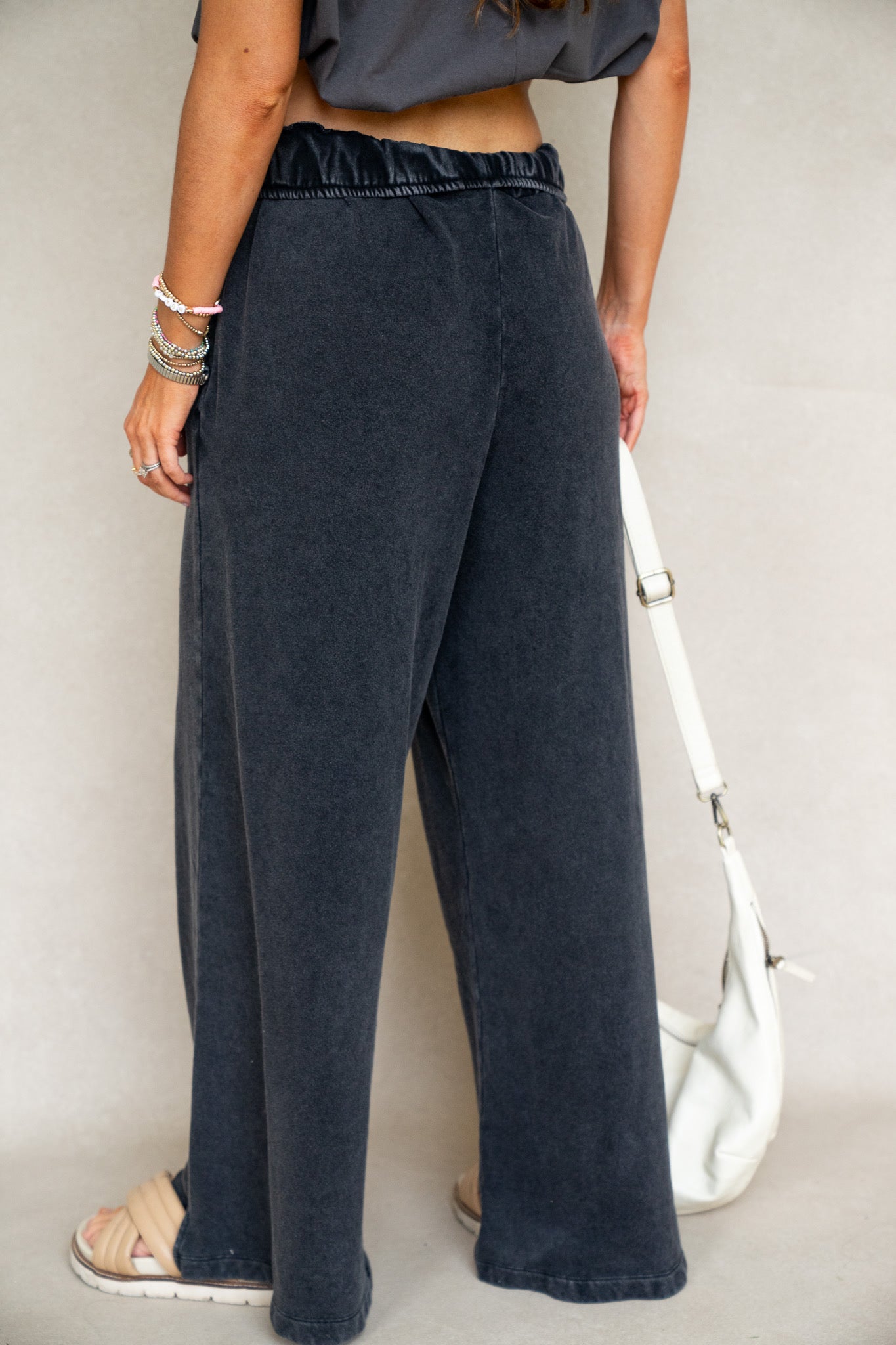 It Girl Sweats (Multiple Colors)