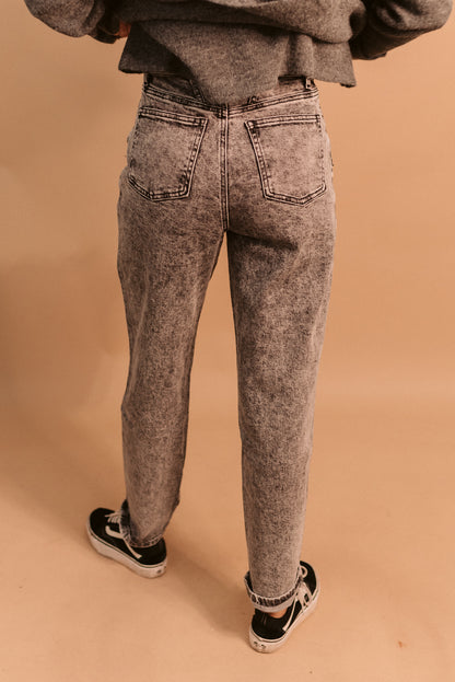 Mineral Washed Mom Jean